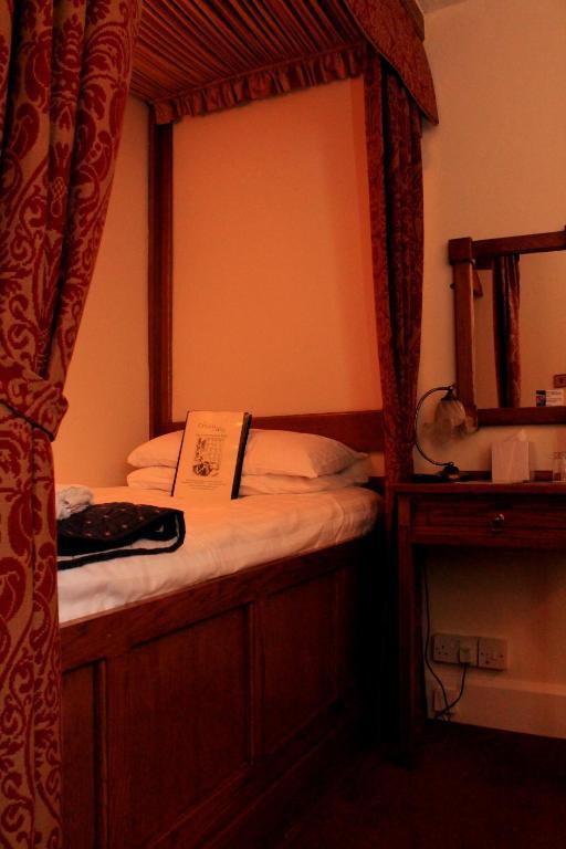 The Crown At Wells, Somerset Room photo